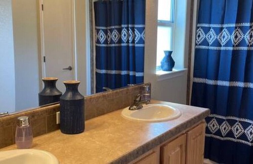 Sunland Estates House | Oceanfront Retreat Near Gorge Amphitheater - Family Friendly