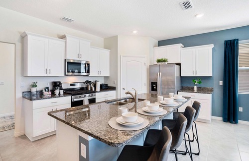 Grand Reserve Cottage | Family-Friendly Retreat at 7663 Oakmoss Loop with Pool