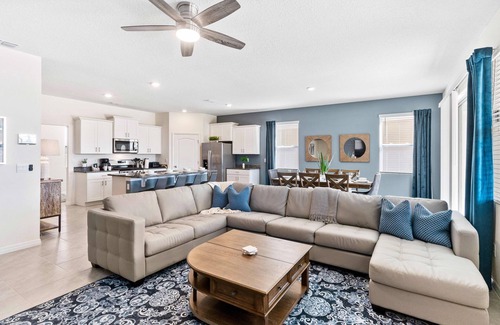 Grand Reserve Cottage | Family-Friendly Retreat at 7663 Oakmoss Loop with Pool