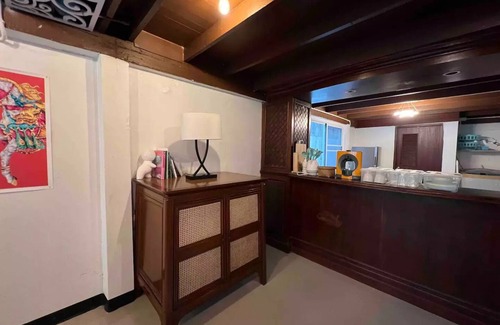 Bang Rak House | Spacious 5-Bedroom Retreat in Old Town City Center