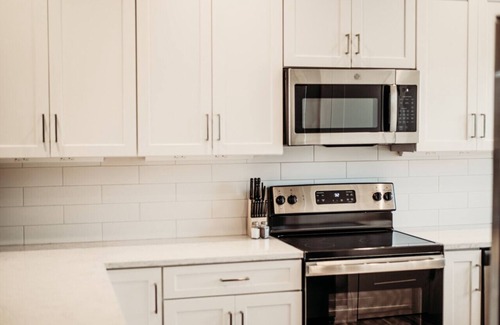 Celina House | Stunning Paradise Palms: 2 Bed Townhome with Lake Views