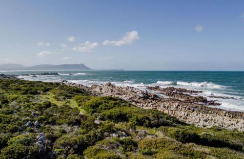 Kleinmond House | 78 Beach Road - Seafront luxury bliss