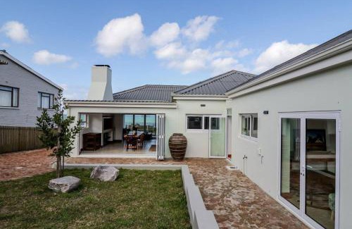 Kleinmond House | 78 Beach Road - Seafront luxury bliss