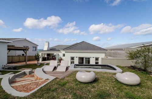 Kleinmond House | 78 Beach Road - Seafront luxury bliss