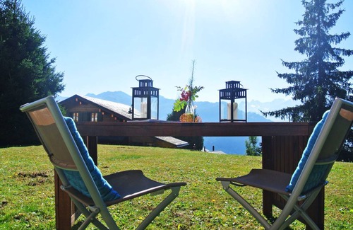 Verbier Apartment | Spacious 2-Bedroom Apartment with Kitchen for 4 Guests