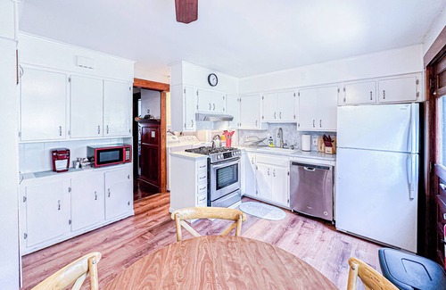 Norwich Apartment | Family-Friendly 3BR Apartment with a Perfect Review Score