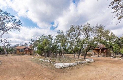 Fredericksburg Cabin | Spacious 79 m² Cabin with Kitchen for Up to 4 Guests