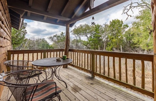 Fredericksburg Cabin | Spacious 79 m² Cabin with Kitchen for Up to 4 Guests