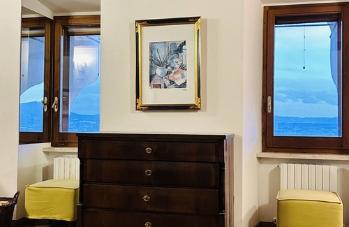 Trevi Apartment | Historic Trevi Apartment: Top-Rated Stay with Pool & Spa