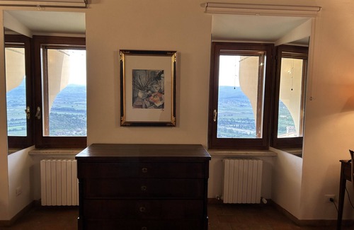 Trevi Apartment | Historic Trevi Apartment: Top-Rated Stay with Pool & Spa