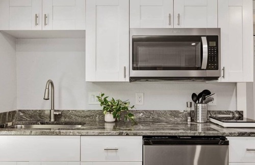 Safety Harbor Cottage | Beautiful 7B Studio at Coastal Cottages with Pool & Pets