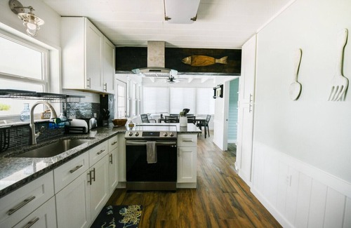 Englewood House | Spacious 7BR Retreat with Ocean Views near Englewood Beach