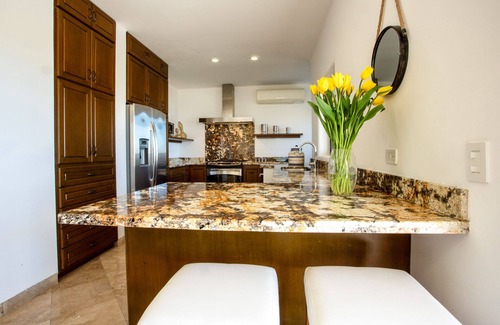 Centro House | Elegant 7Br/8bth Retreat Near Town with Oceanfront Views