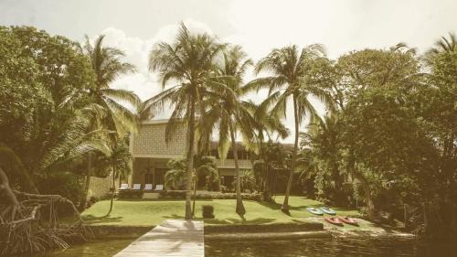 Calderitas Villa | 7BR Beautiful Waterfront Villa - Perfect Getaway