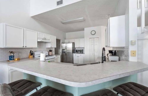 Crescent Lakes House | Ideal 7BR Retreat Near Disney with Pool & Game Room
