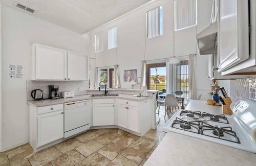 Crescent Lakes House | Ideal 7BR Retreat Near Disney with Pool & Game Room
