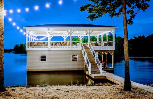Mineral House | Exquisite 7BR Private Paradise with Beach, Dock & Hot Tub