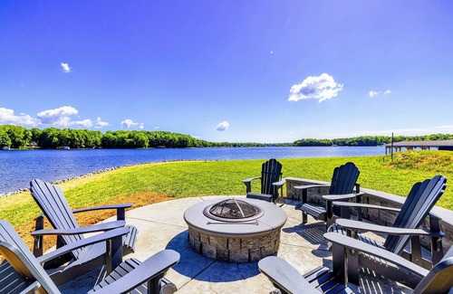 Mineral House | Relaxing 7BR Lakefront Retreat with Beach & Dock Access