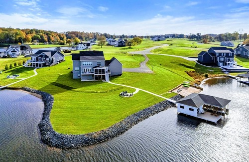 Mineral House | Relaxing 7BR Lakefront Retreat with Beach & Dock Access