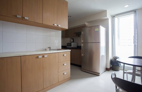 Khlong Toei Nuea Apartment | Modern 2-Bedroom Retreat in Downtown Bangkok with Pool