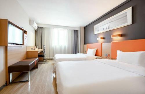 Lianhu Hotel | Budget-Friendly Stay at 7Days Premium Xi'an North Gate