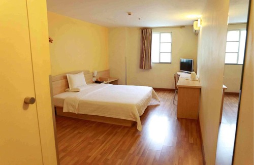 Fu Rong Hotel | Budget-Friendly Stay at 7Days Inn Changsha Wuyi Avenue