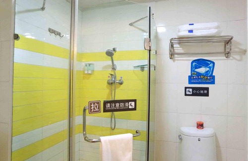 Li Cheng Hotel | Budget-Friendly Family Retreat at 7Days Inn Jinan Jiangjun