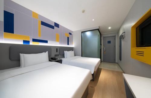 Xincheng Hotel | Convenient Access: 7Days Inn Near Wulukou Subway Station