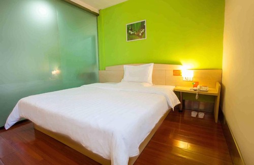 Luohu Hotel | Budget-Friendly Stay at 7Days Inn Shenzhen Near Subway