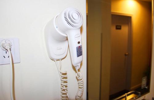Xincheng Hotel | Budget-Friendly 7Days Inn Xi'an with Family Amenities