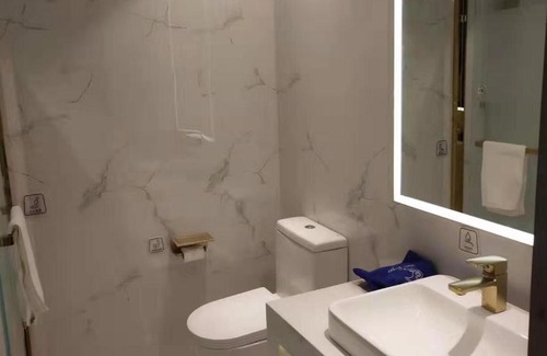 Lianhu Hotel | Budget-Friendly Stay at 7Days Inn Xi'an Northwest University