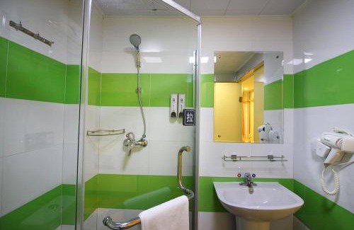 Doumen Hotel | Budget-Friendly Stay near Zhuhai Doumen District Government