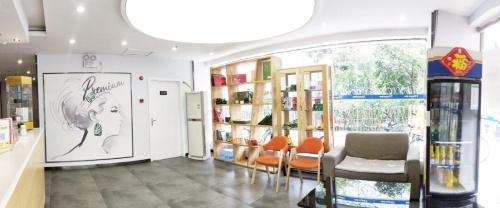 Chengdu City Centre Hotel | Budget-Friendly Stay at 7Days Premium Chengdu Kuanzhai Alley