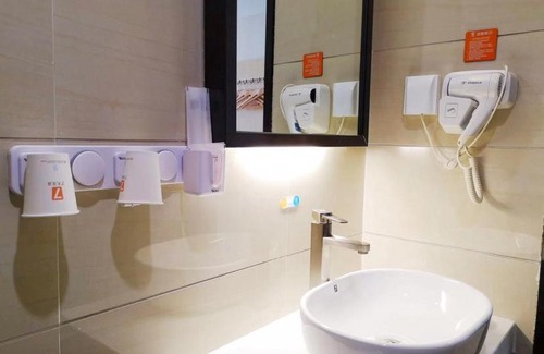 Mudan District Hotel | Budget-Friendly Stay at 7Days Premium Heze Train Station