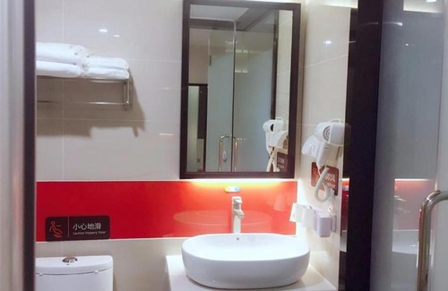 Shenzhen Hotel | Budget-Friendly Stay at 7Days Premium Shenzhen Songgang