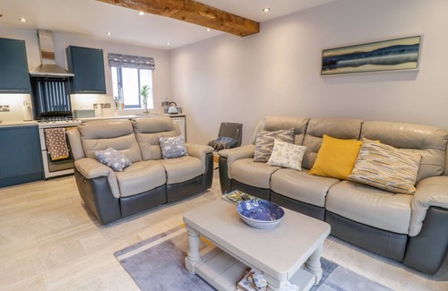 Caersws Cottage | Top-Rated 7evern @ Porth Farm: Pet-Friendly Retreat