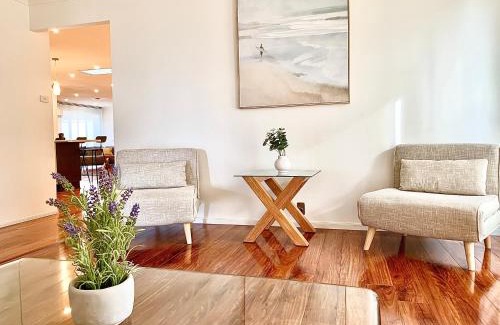 Shell Cove House | Shell Cove Holiday Home: Ideal for Families Near Beach & Golf