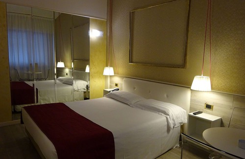 Settimo Milanese Hotel | Discover Settimotel: Family-Friendly with Spa & Breakfast
