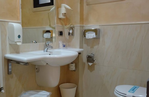 Settimo Milanese Hotel | Discover Settimotel: Family-Friendly with Spa & Breakfast