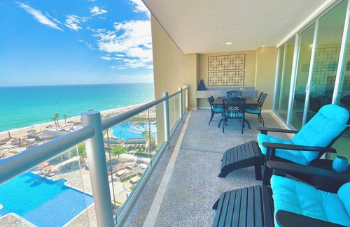 Puerto Penasco Condo | Beautiful Beachfront Condo with Pool & Ocean Views in Puerto Peñasco