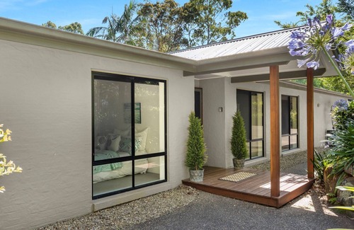 Berry House | Discover 7th Heaven: Serenity Near Berry with Key Amenities