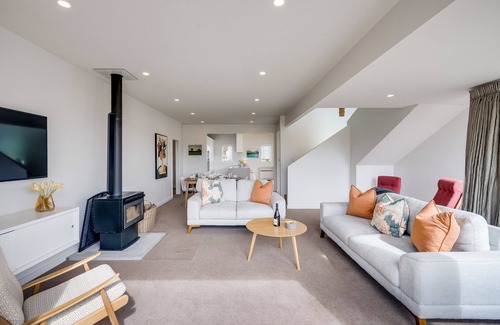 Bluff Hill House | 7th Heaven - spa & pool - close to Napier CBD
