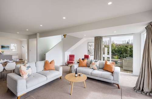 Bluff Hill House | 7th Heaven - spa & pool - close to Napier CBD