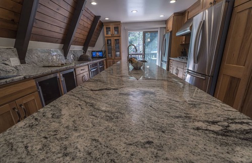 Donner Lake Woods Ski Chalet | Experience Ski Lease: 6BD/5BA for Extended Stays
