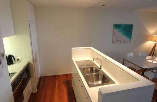 Hawks Nest Apartment | Guest Rated 10/10: Beach Rd Retreat with Pool & Breakfast