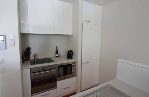 Hawks Nest Apartment | Guest Rated 10/10: Beach Rd Retreat with Pool & Breakfast
