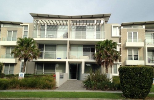 Hawks Nest Apartment | Guest Rated 10/10: Beach Rd Retreat with Pool & Breakfast
