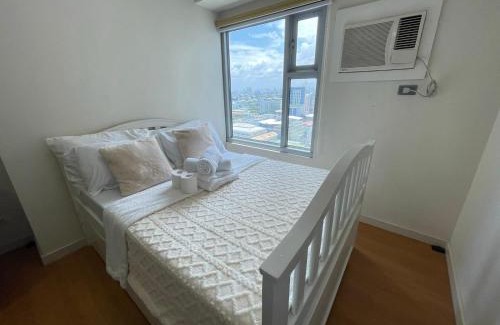 Barangay 670 Apartment | Family-Friendly Retreat at 8 Adriatico with Pool Access