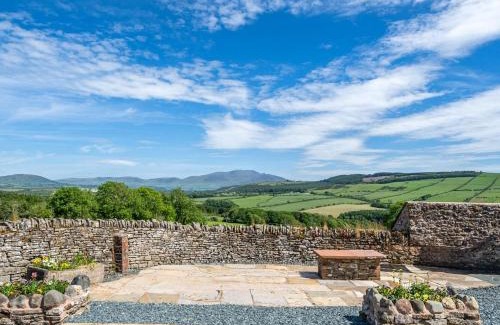 Cockermouth House | Comfortable 8-Bed Hotel in Cockermouth with Family Amenities