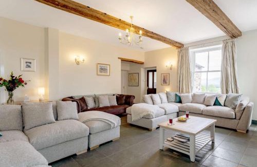 Cockermouth House | Comfortable 8-Bed Hotel in Cockermouth with Family Amenities
